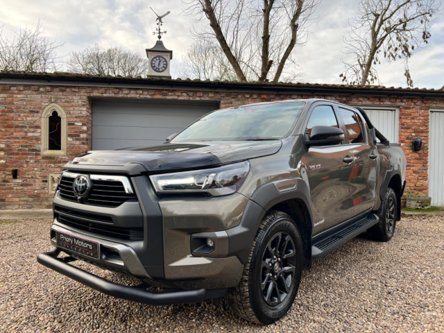 TOYOTA HILUX