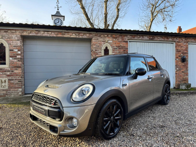 MINI HATCH