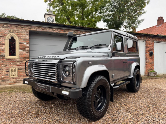 LAND ROVER DEFENDER 90