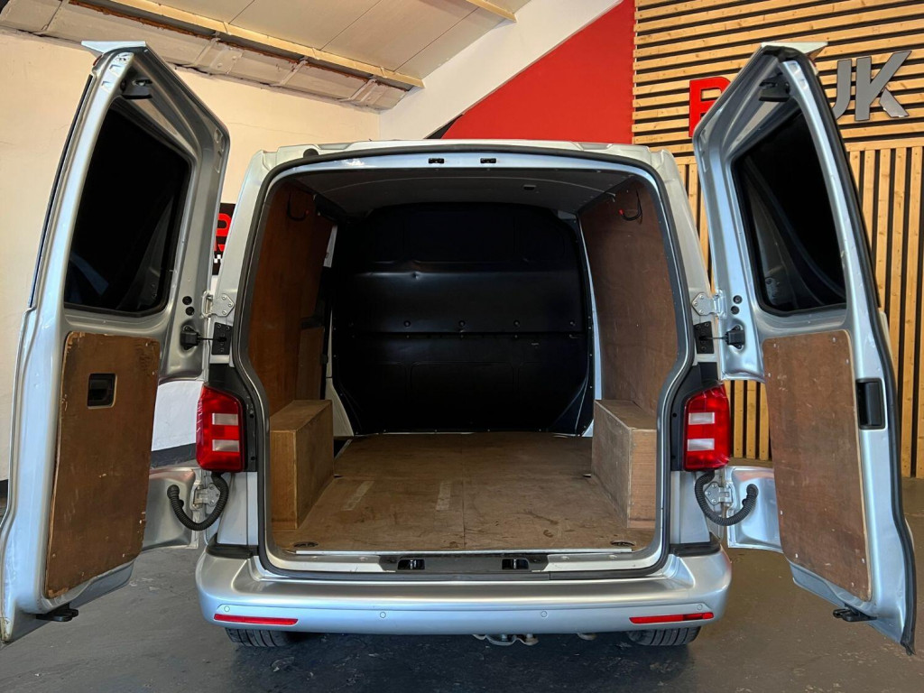 VOLKSWAGEN TRANSPORTER