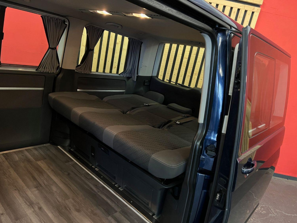 VOLKSWAGEN CARAVELLE