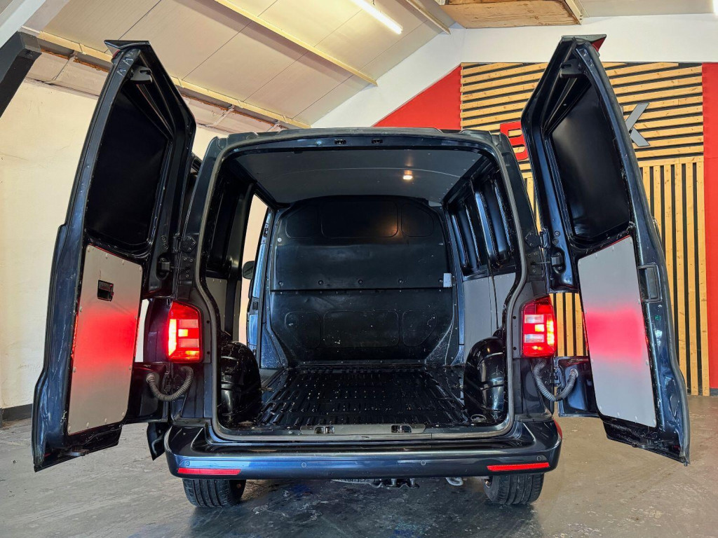 VOLKSWAGEN TRANSPORTER