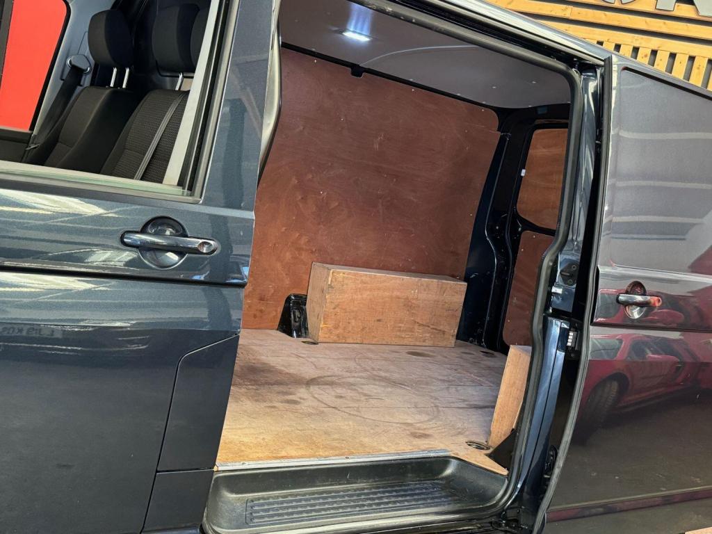 VOLKSWAGEN TRANSPORTER