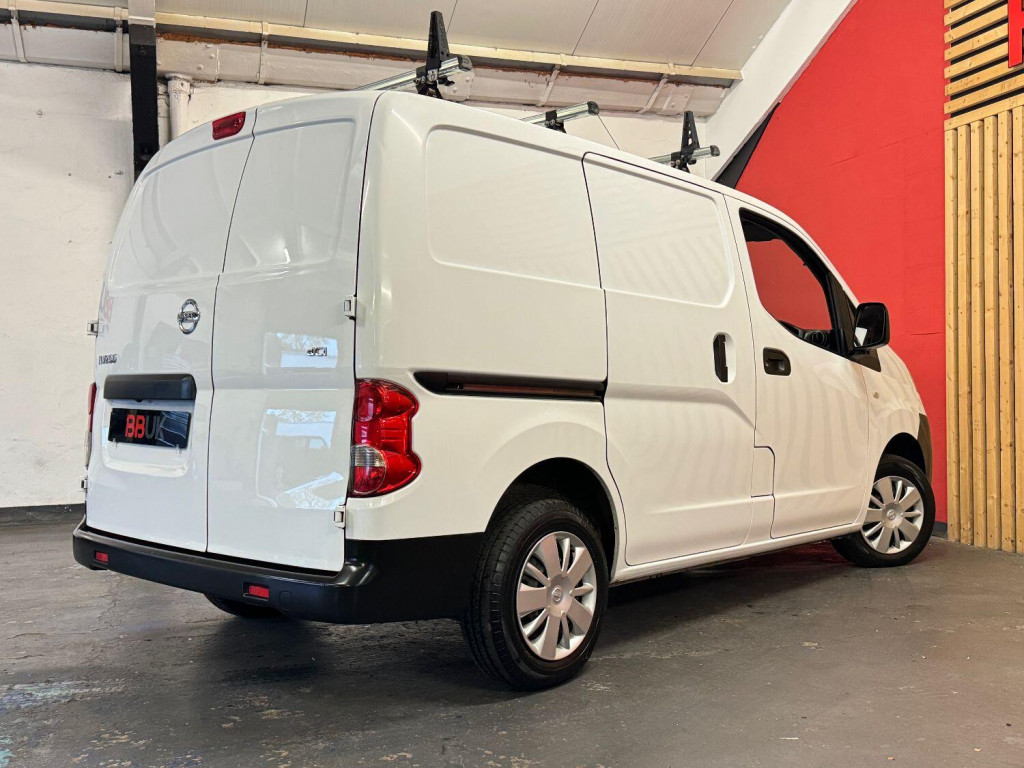NISSAN NV200