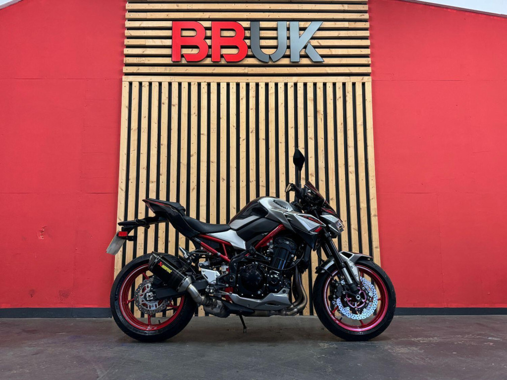 KAWASAKI Z900