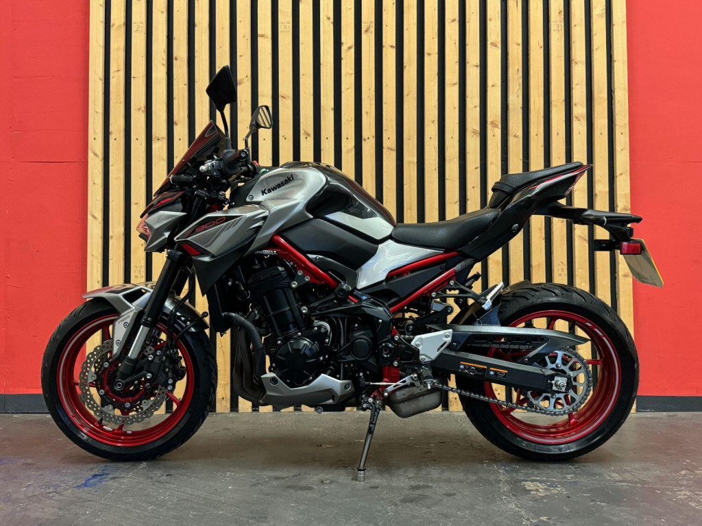 KAWASAKI Z900
