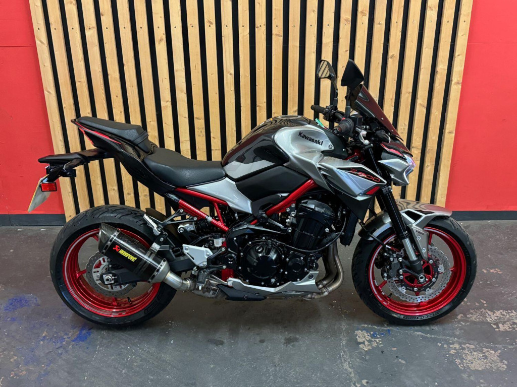 KAWASAKI Z900