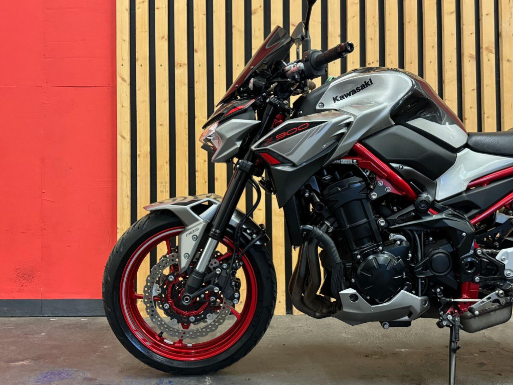 KAWASAKI Z900