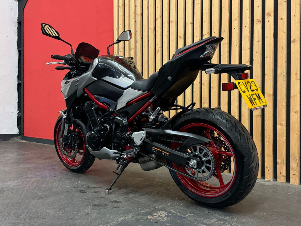 KAWASAKI Z900