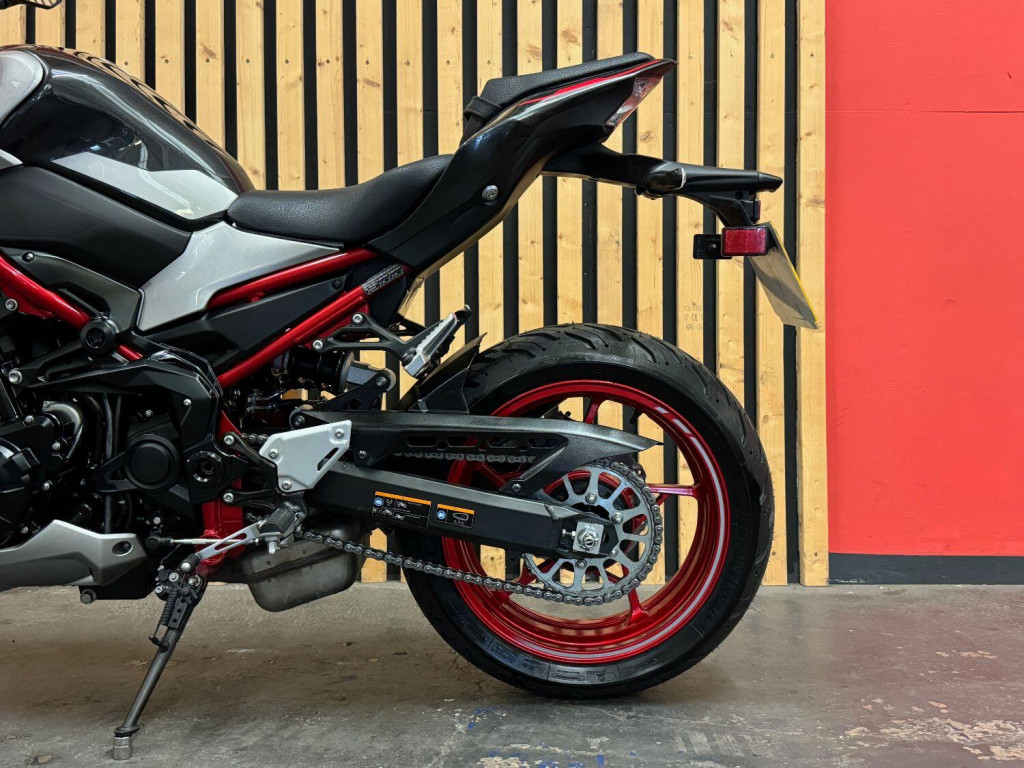 KAWASAKI Z900
