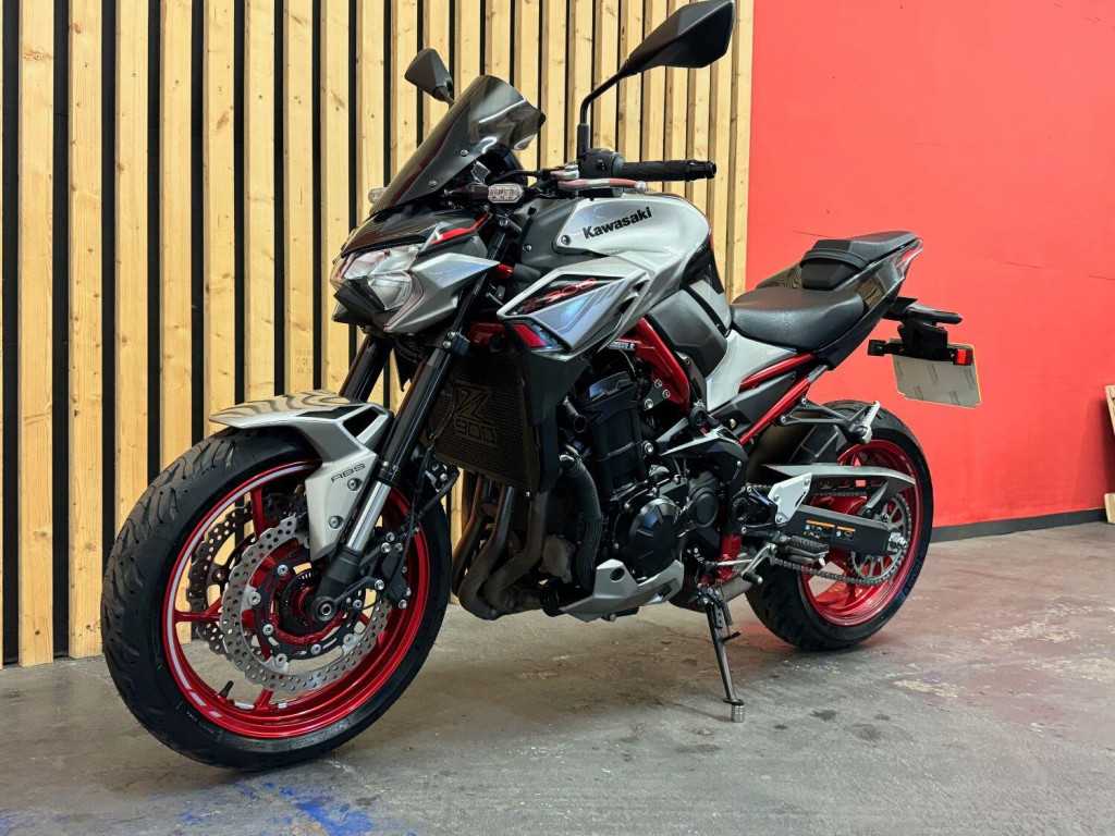 KAWASAKI Z900