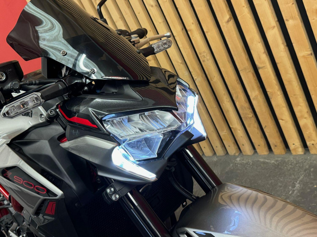 KAWASAKI Z900