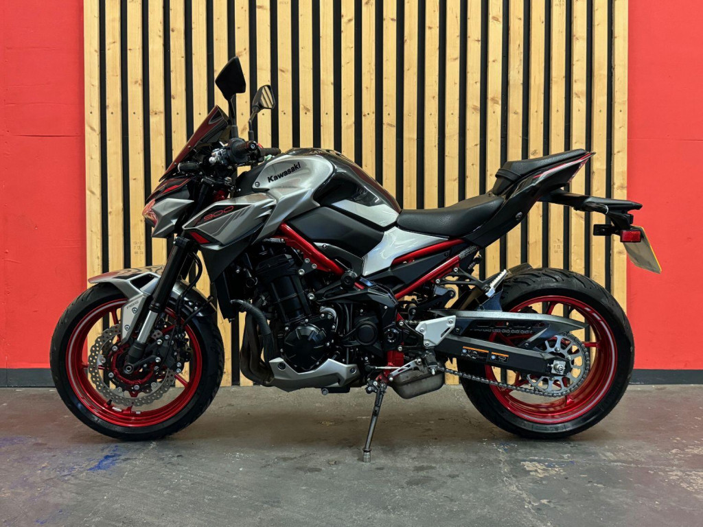 KAWASAKI Z900