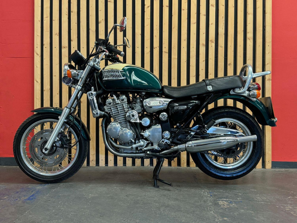 View TRIUMPH THUNDERBIRD 900 Thunderbird 900