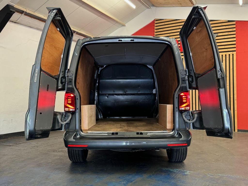 VOLKSWAGEN TRANSPORTER