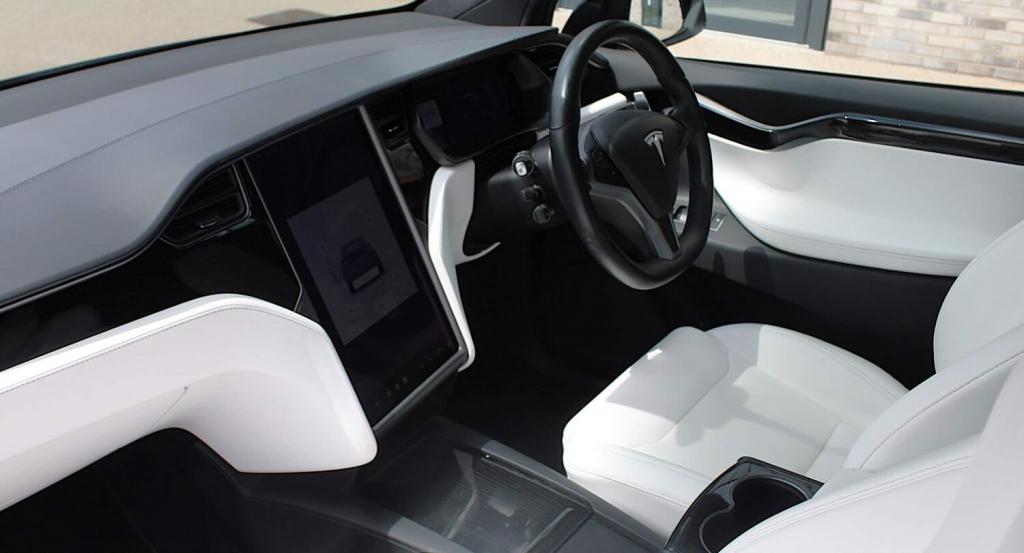 TESLA MODEL X