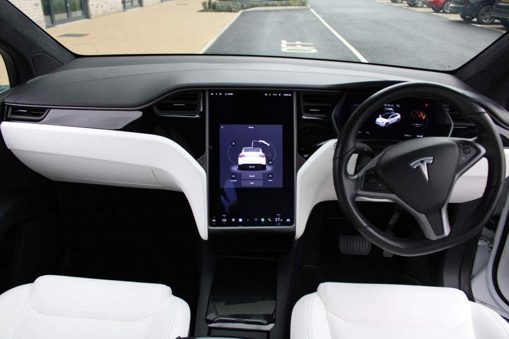 TESLA MODEL X