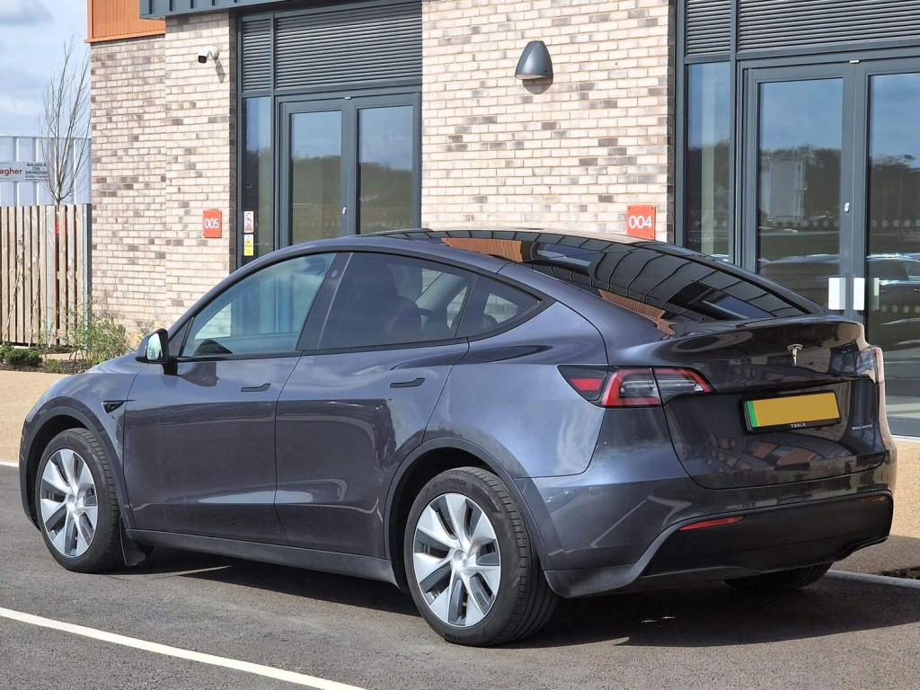 TESLA MODEL Y
