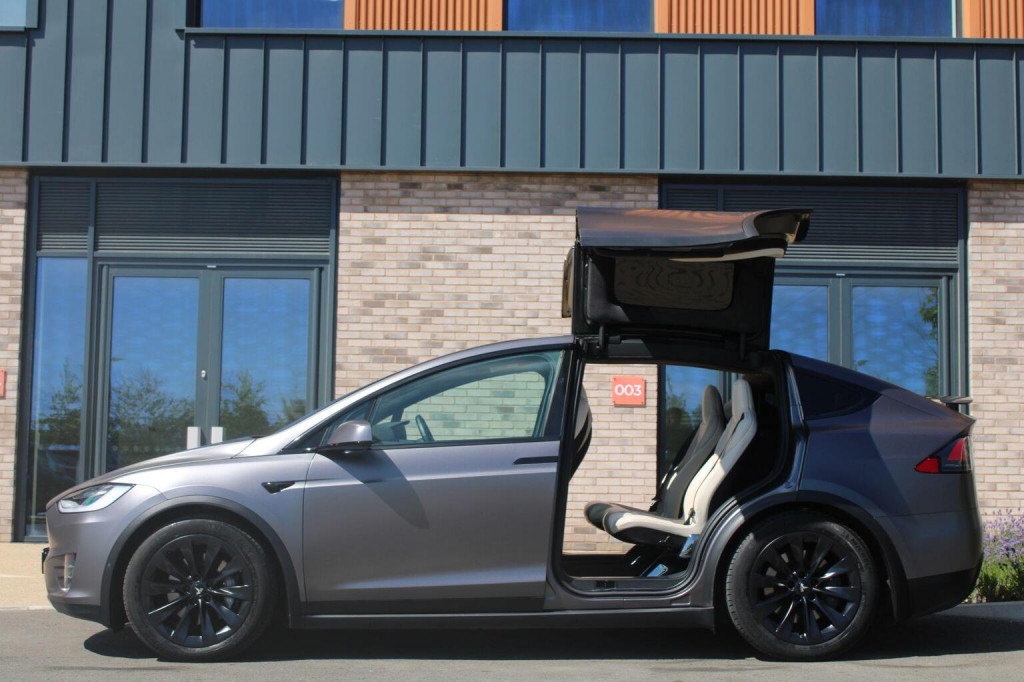TESLA MODEL X