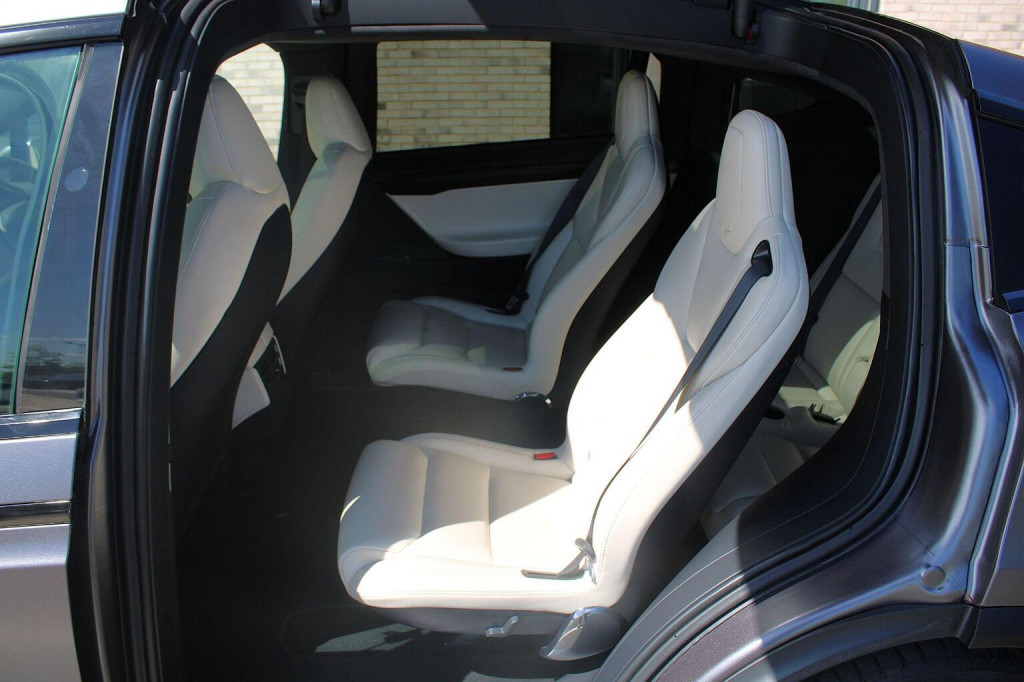 TESLA MODEL X