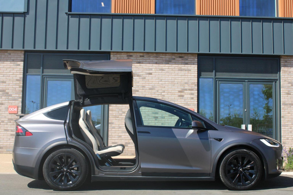 TESLA MODEL X