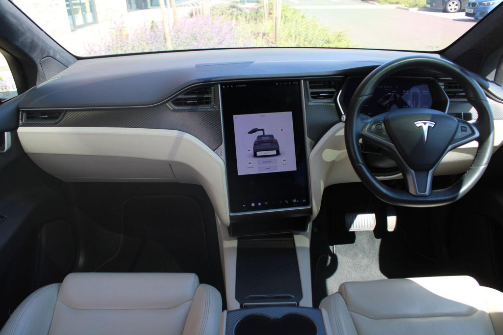 TESLA MODEL X