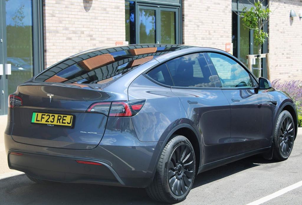 TESLA MODEL Y