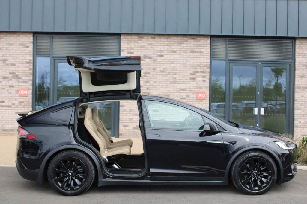 TESLA MODEL X