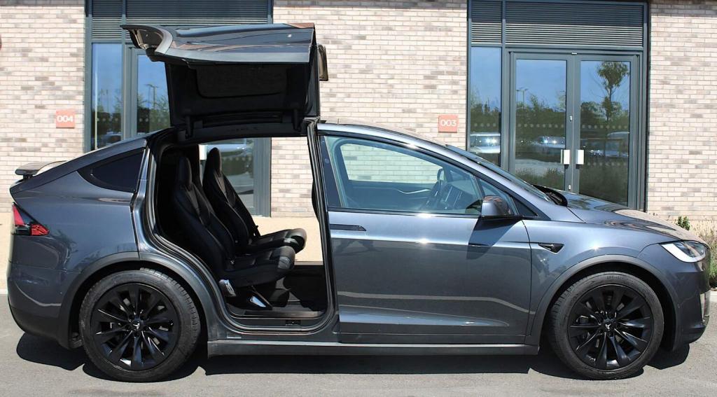 TESLA MODEL X