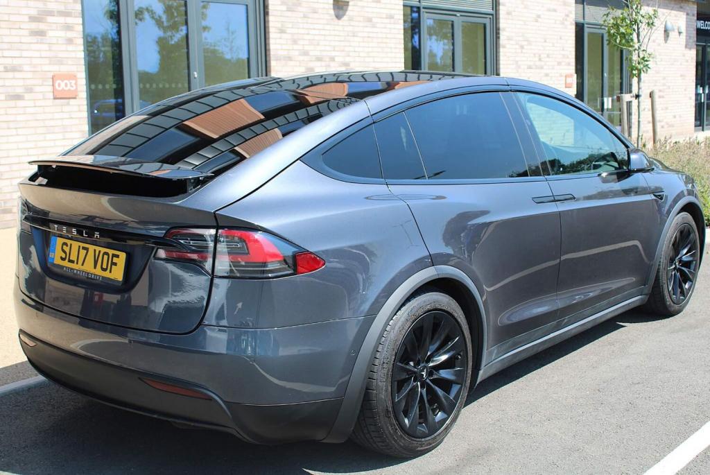 TESLA MODEL X