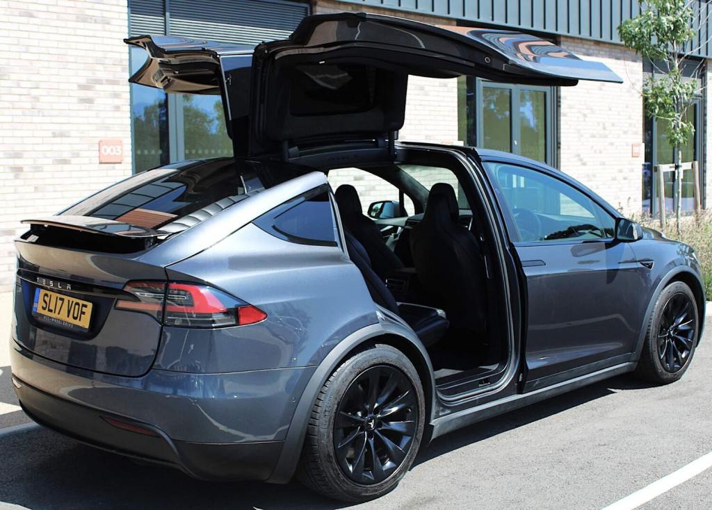 TESLA MODEL X