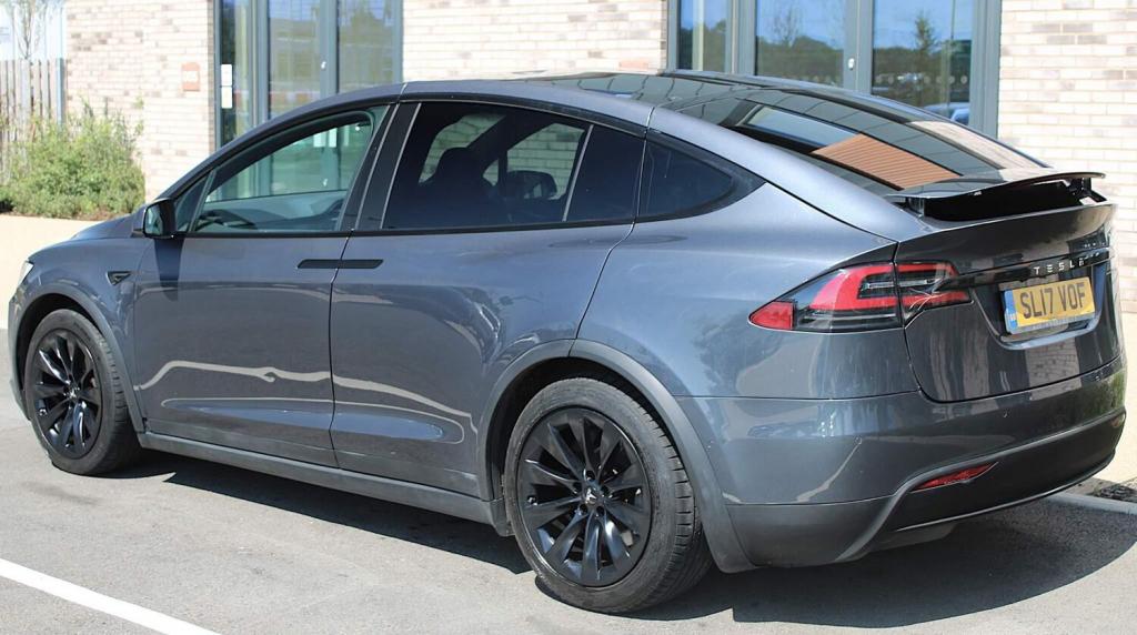 TESLA MODEL X