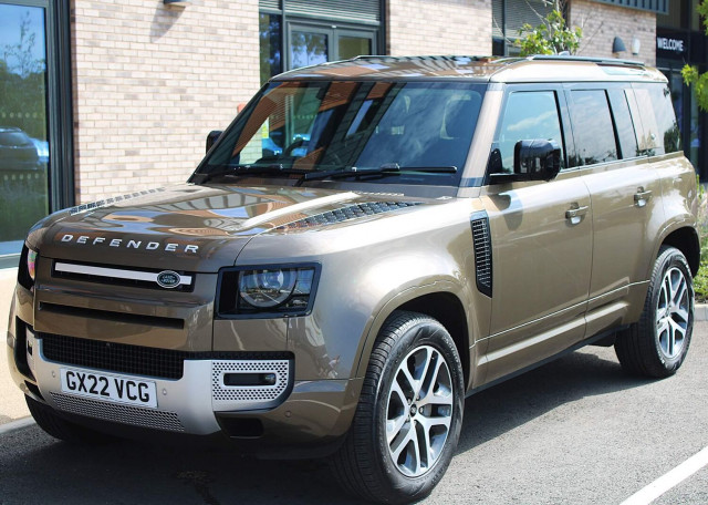 LAND ROVER DEFENDER 110