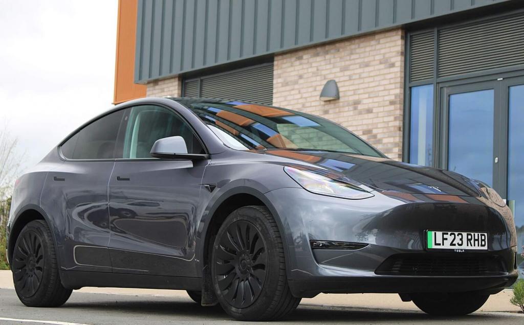 TESLA MODEL Y