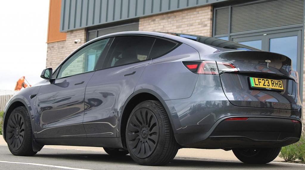 TESLA MODEL Y