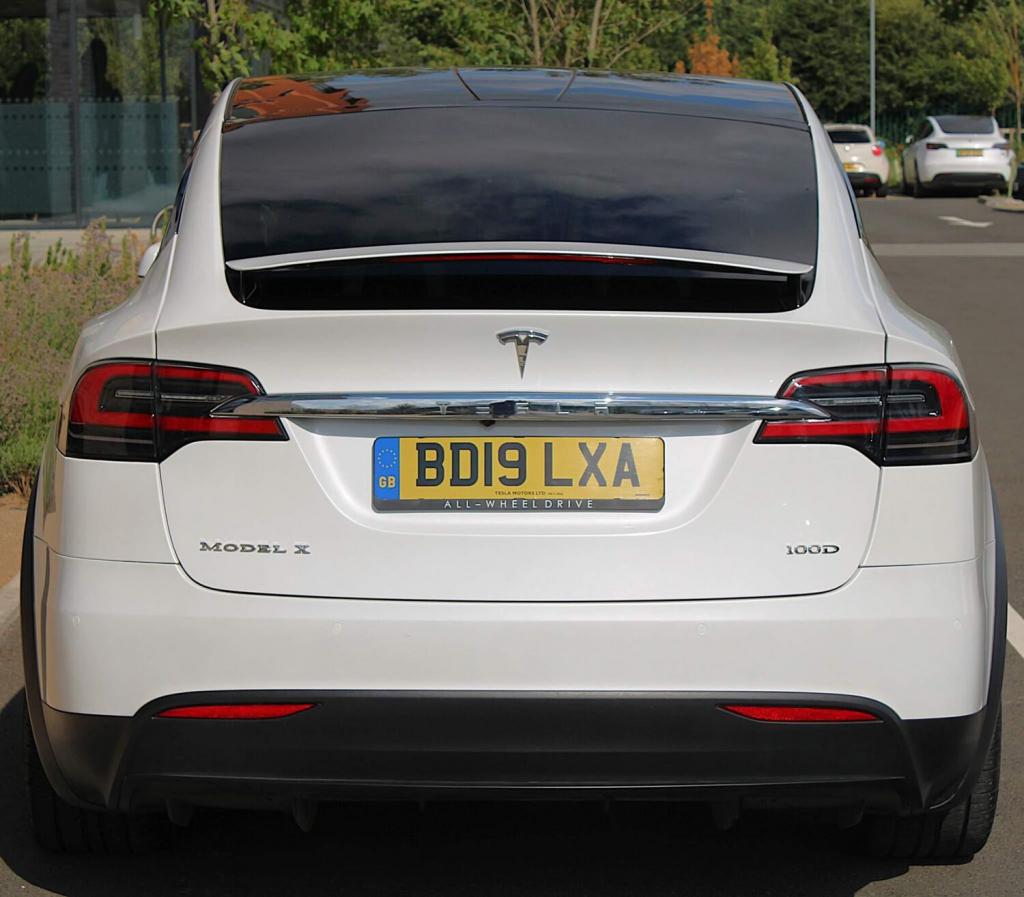 TESLA MODEL X