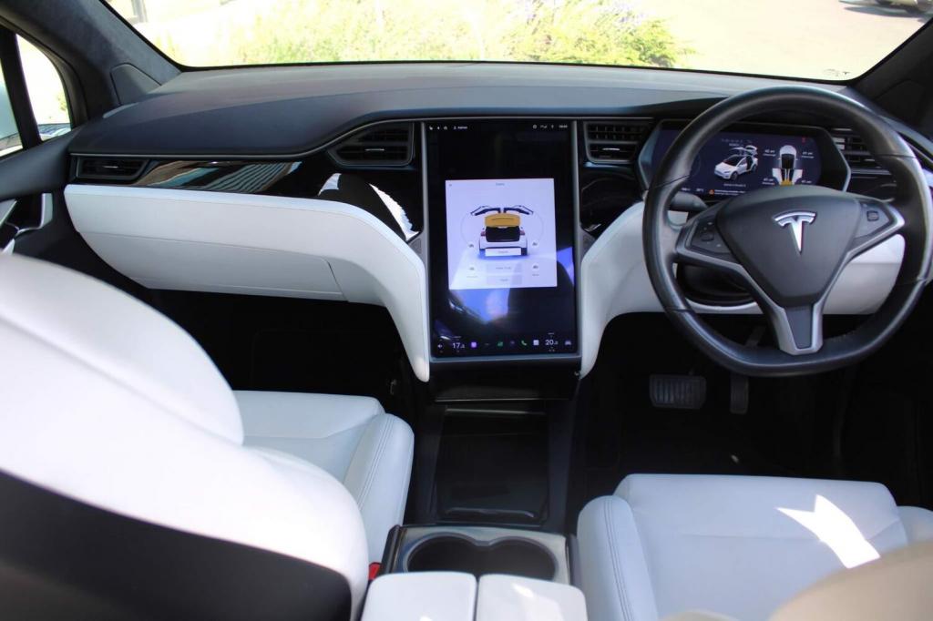 TESLA MODEL X