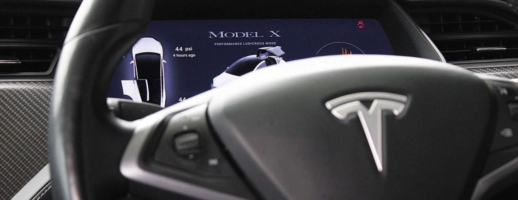 TESLA MODEL X