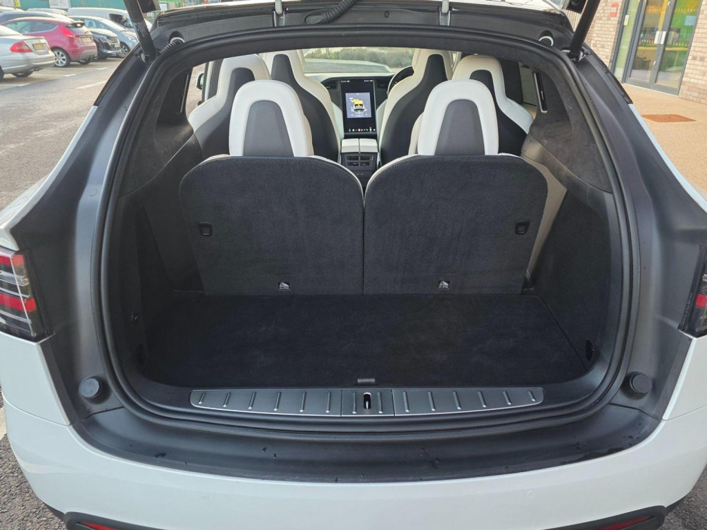 TESLA MODEL X
