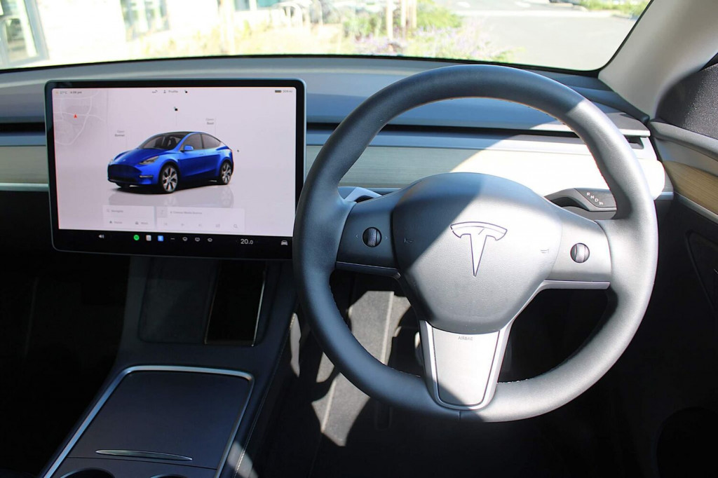 TESLA MODEL Y
