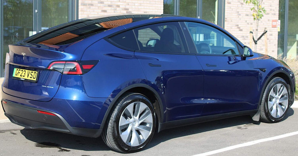 TESLA MODEL Y