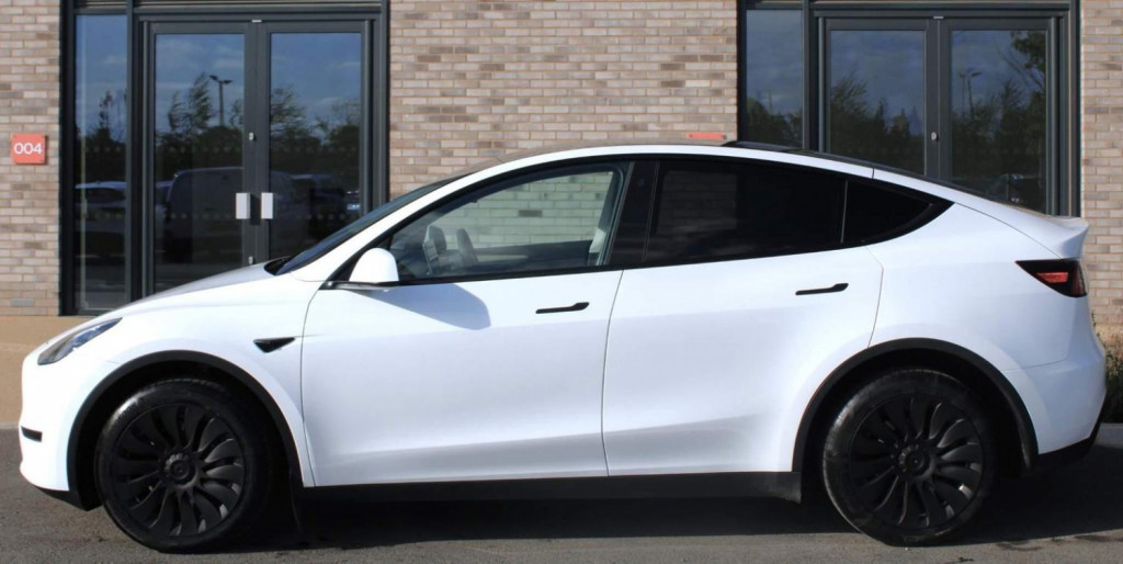 TESLA MODEL Y