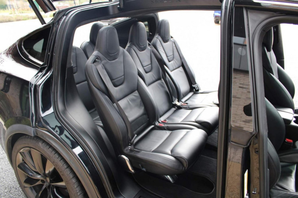 TESLA MODEL X