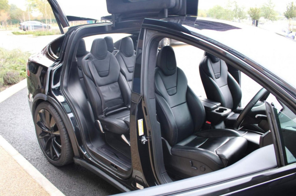 TESLA MODEL X