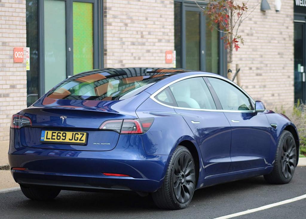 TESLA MODEL 3