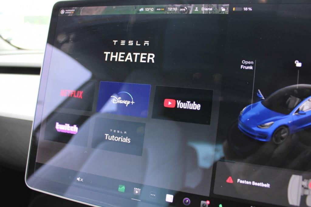 TESLA MODEL 3