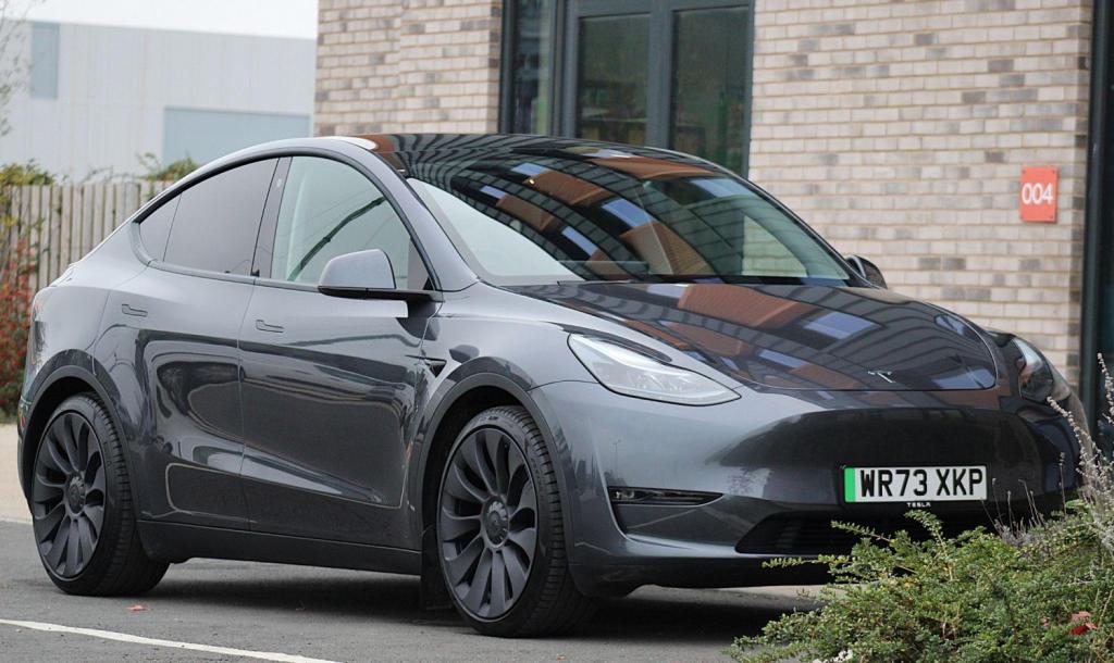 TESLA MODEL Y