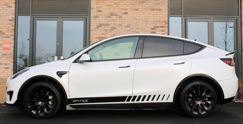 TESLA MODEL Y
