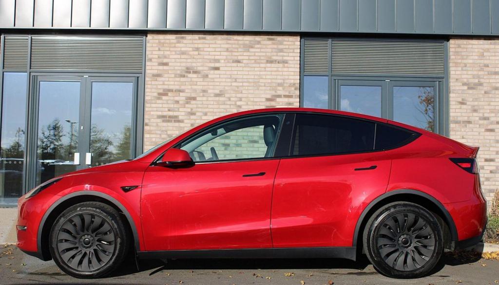 TESLA MODEL Y