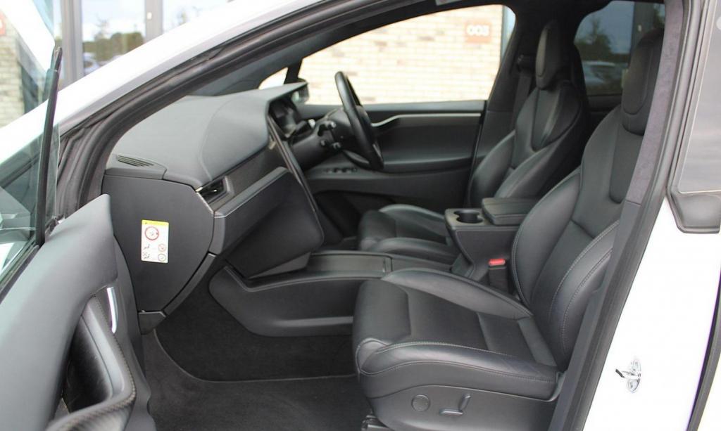 TESLA MODEL X